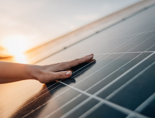 Il governo indiano sostiene che la capacità produttiva di moduli fotovoltaici raggiungerà i 100 GW entro il 2026